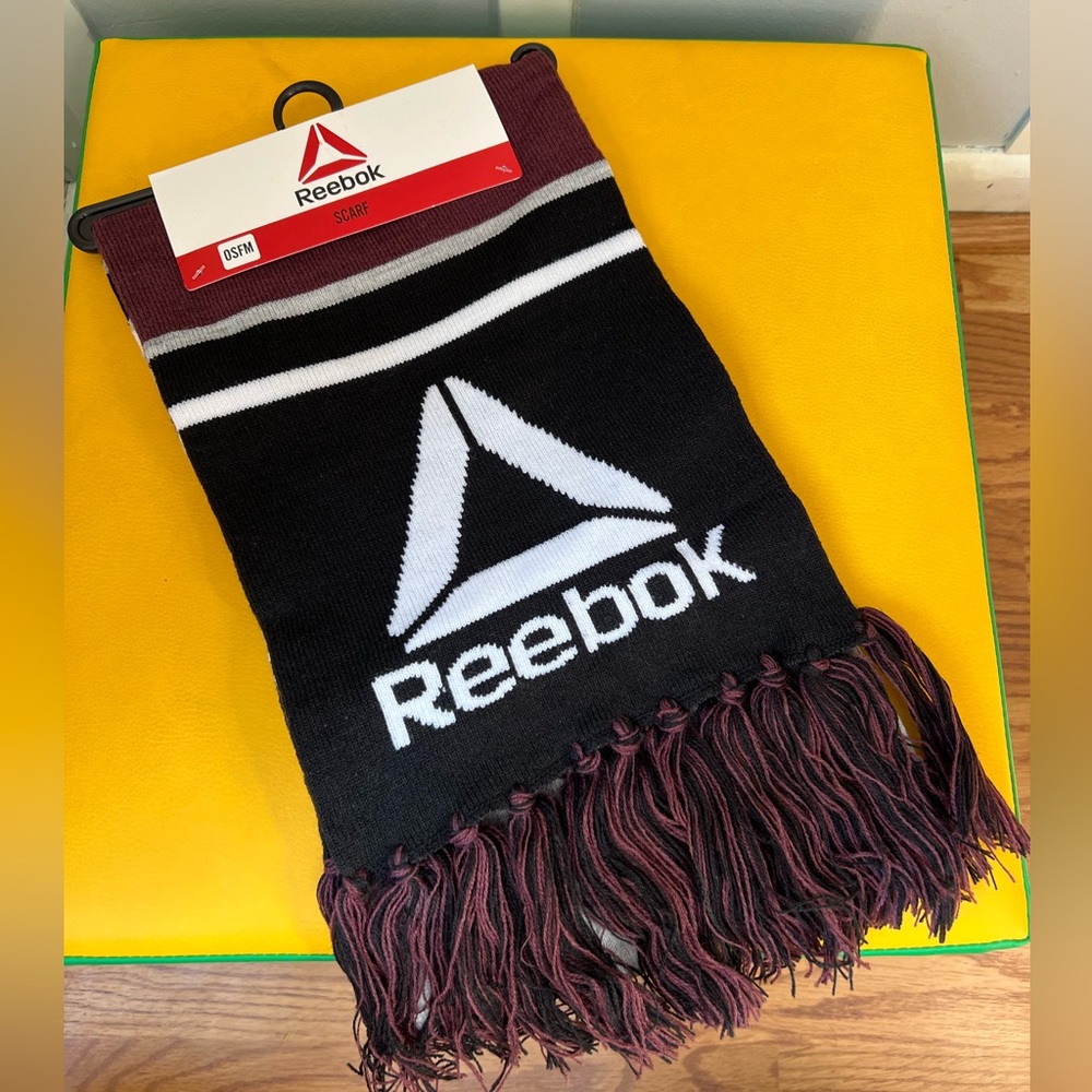 Reebok scarf. Multicolor